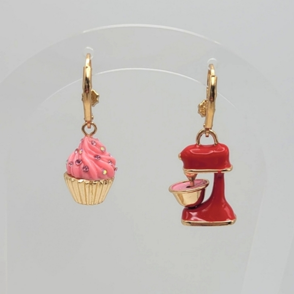 BETSEY JOHNSON Mismatched 'Babycakes' Mixer & Cupcake Earrings - Picture 4 of 8
